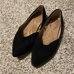 Lightly worn black flats 🖤